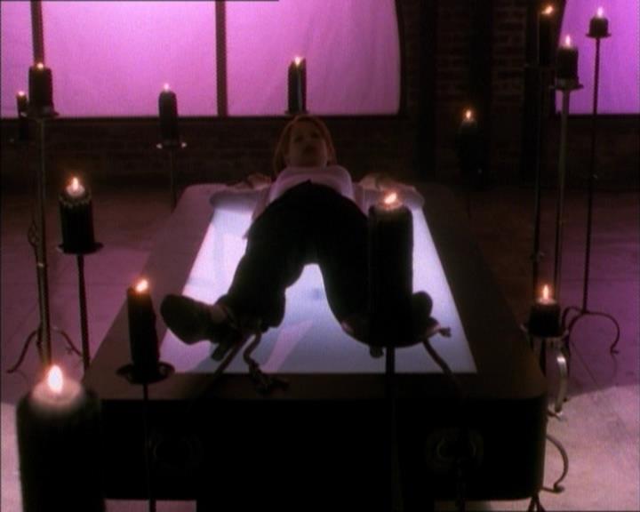 Charmed-Online_dot_net-1x02IveGotYouUnderMySkin0829.jpg Charmed-Online_dot_net-1x02IveGotYouUnderMySkin0829.jpg