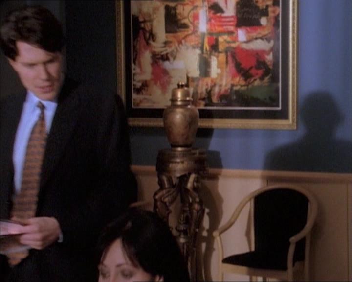 Charmed-Online_dot_net-1x02IveGotYouUnderMySkin0871.jpg