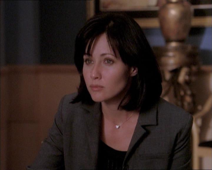 Charmed-Online_dot_net-1x02IveGotYouUnderMySkin0890.jpg