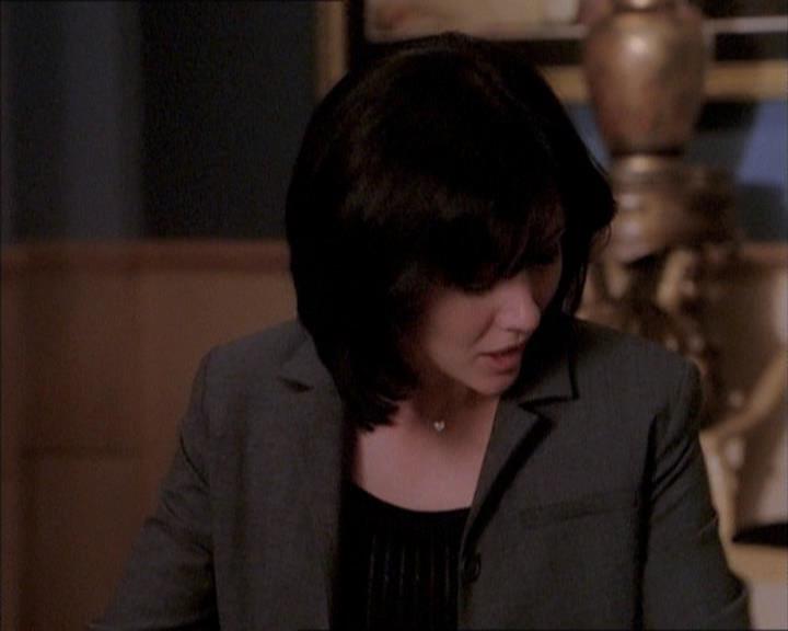 Charmed-Online_dot_net-1x02IveGotYouUnderMySkin0895.jpg