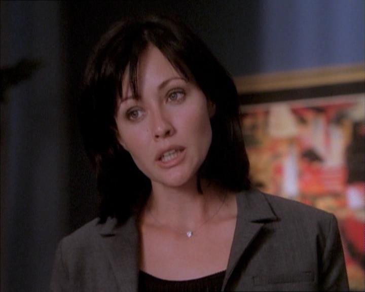 Charmed-Online_dot_net-1x02IveGotYouUnderMySkin0899.jpg
