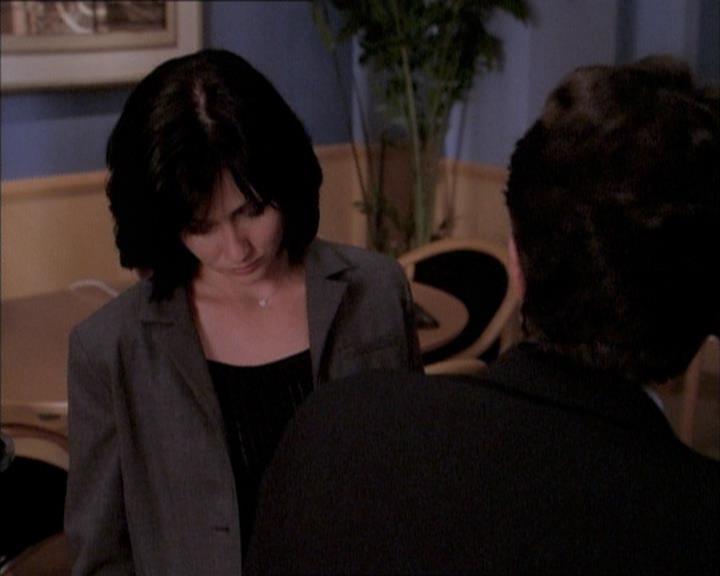 Charmed-Online_dot_net-1x02IveGotYouUnderMySkin0926.jpg Charmed-Online_dot_net-1x02IveGotYouUnderMySkin0926.jpg