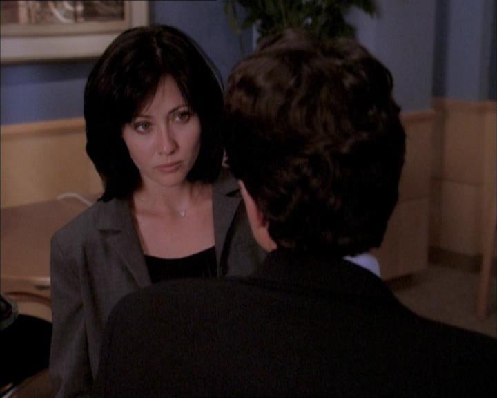Charmed-Online_dot_net-1x02IveGotYouUnderMySkin0940.jpg