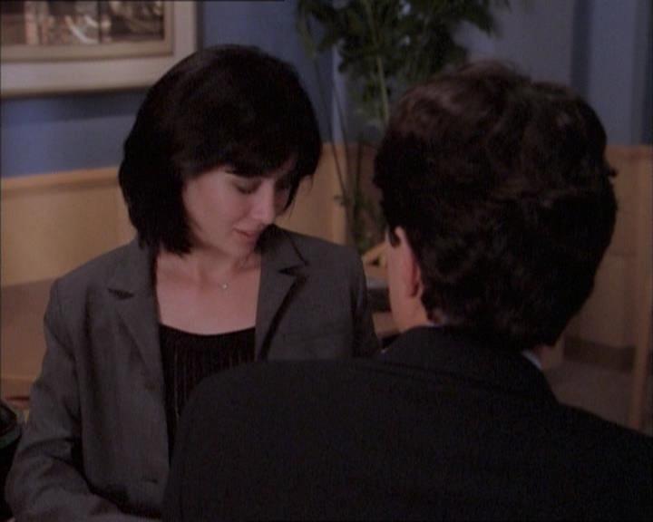 Charmed-Online_dot_net-1x02IveGotYouUnderMySkin0944.jpg
