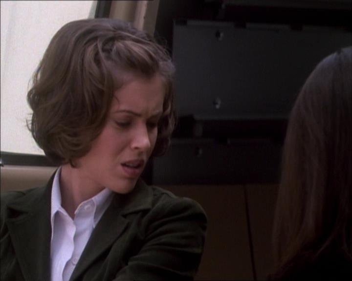 Charmed-Online_dot_net-1x02IveGotYouUnderMySkin0994.jpg Charmed-Online_dot_net-1x02IveGotYouUnderMySkin0994.jpg