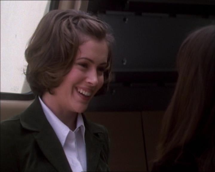 Charmed-Online_dot_net-1x02IveGotYouUnderMySkin0996.jpg Charmed-Online_dot_net-1x02IveGotYouUnderMySkin0996.jpg