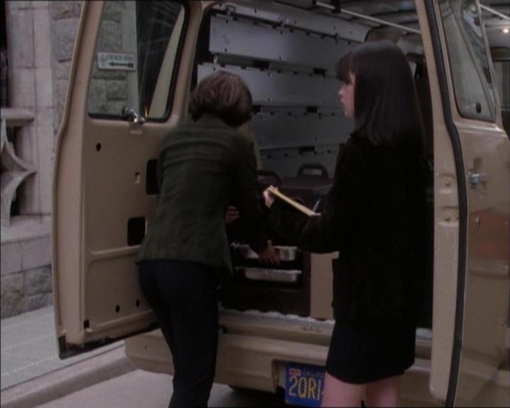 Charmed-Online_dot_net-1x02IveGotYouUnderMySkin1000.jpg Charmed-Online_dot_net-1x02IveGotYouUnderMySkin1000.jpg