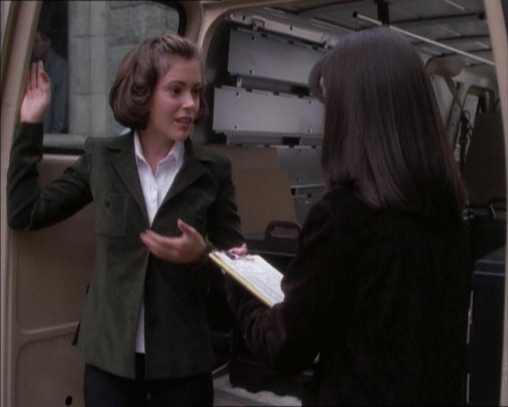 Charmed-Online_dot_net-1x02IveGotYouUnderMySkin1010.jpg Charmed-Online_dot_net-1x02IveGotYouUnderMySkin1010.jpg