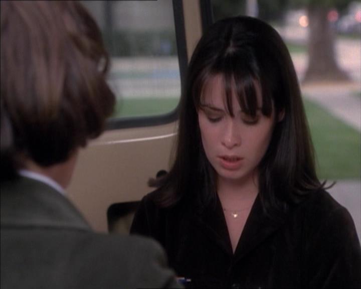 Charmed-Online_dot_net-1x02IveGotYouUnderMySkin1019.jpg Charmed-Online_dot_net-1x02IveGotYouUnderMySkin1019.jpg