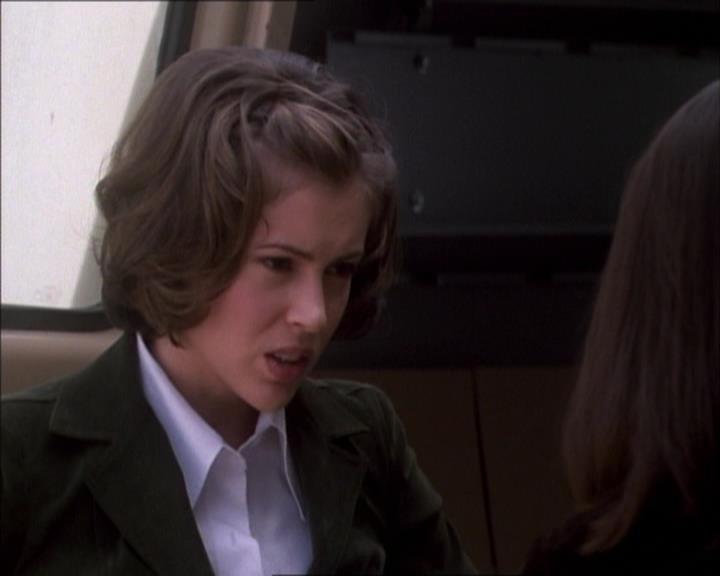 Charmed-Online_dot_net-1x02IveGotYouUnderMySkin1021.jpg Charmed-Online_dot_net-1x02IveGotYouUnderMySkin1021.jpg