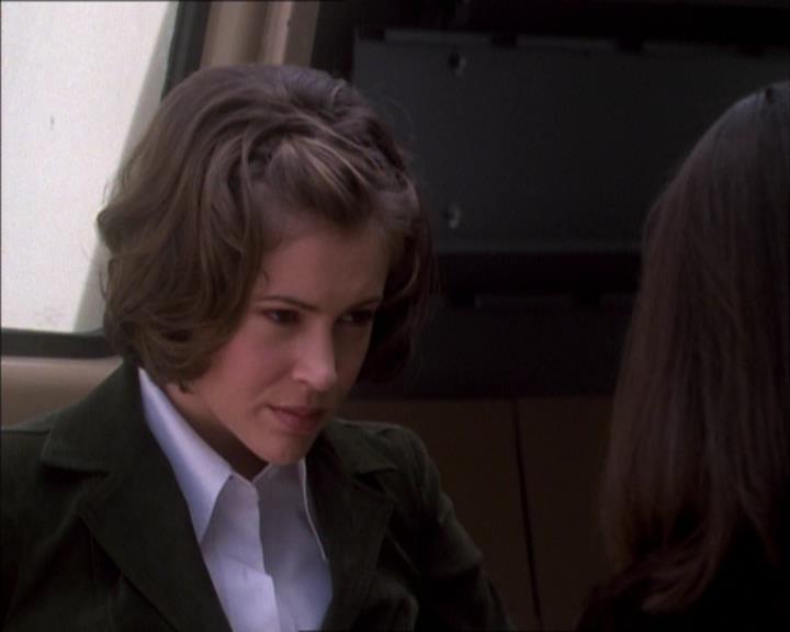 Charmed-Online_dot_net-1x02IveGotYouUnderMySkin1024.jpg Charmed-Online_dot_net-1x02IveGotYouUnderMySkin1024.jpg