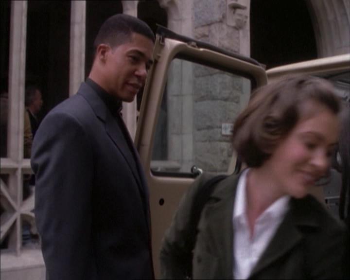 Charmed-Online_dot_net-1x02IveGotYouUnderMySkin1040.jpg Charmed-Online_dot_net-1x02IveGotYouUnderMySkin1040.jpg