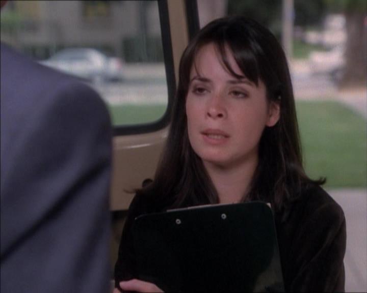 Charmed-Online_dot_net-1x02IveGotYouUnderMySkin1066.jpg