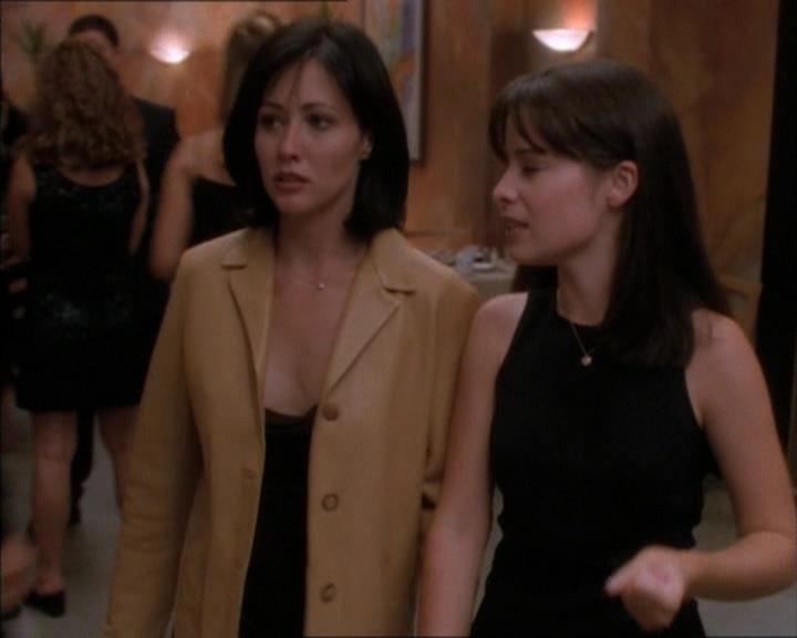 Charmed-Online_dot_net-1x02IveGotYouUnderMySkin1251.jpg Charmed-Online_dot_net-1x02IveGotYouUnderMySkin1251.jpg