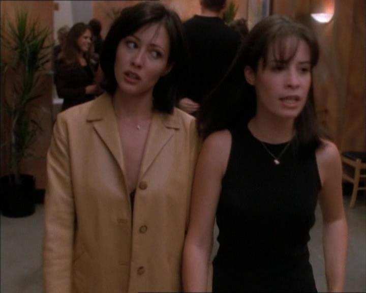 Charmed-Online_dot_net-1x02IveGotYouUnderMySkin1252.jpg Charmed-Online_dot_net-1x02IveGotYouUnderMySkin1252.jpg