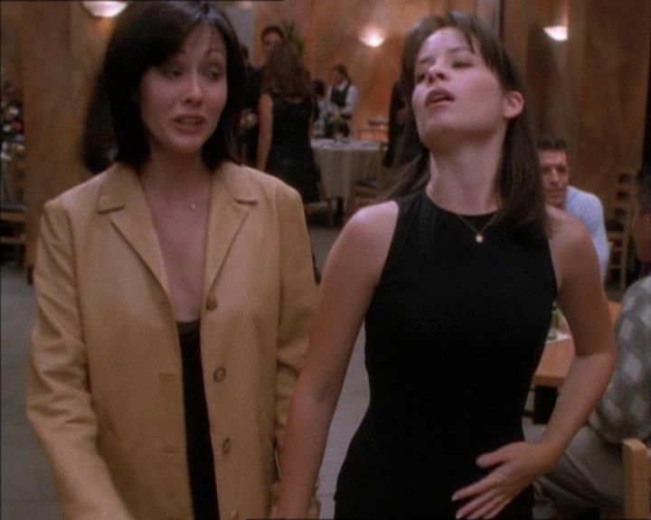 Charmed-Online_dot_net-1x02IveGotYouUnderMySkin1254.jpg Charmed-Online_dot_net-1x02IveGotYouUnderMySkin1254.jpg