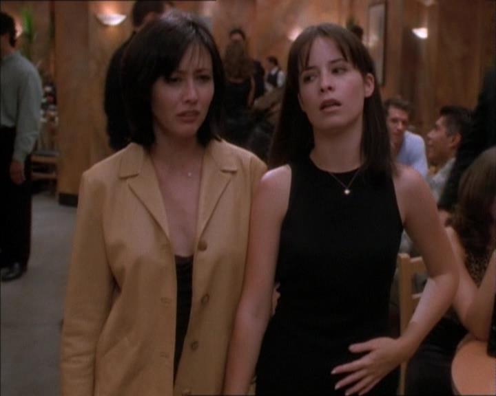Charmed-Online_dot_net-1x02IveGotYouUnderMySkin1255.jpg