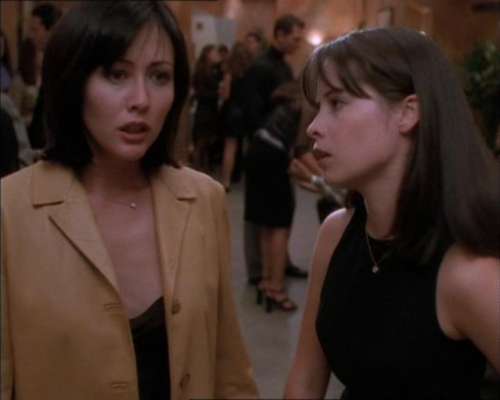 Charmed-Online_dot_net-1x02IveGotYouUnderMySkin1258.jpg Charmed-Online_dot_net-1x02IveGotYouUnderMySkin1258.jpg