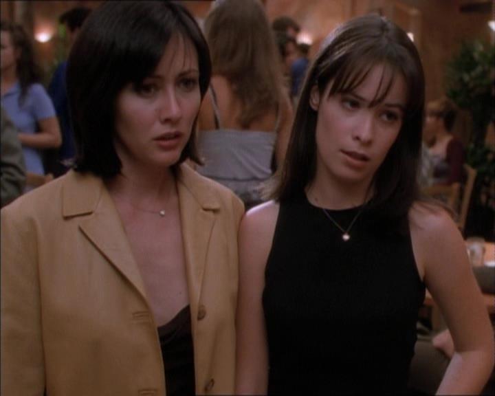 Charmed-Online_dot_net-1x02IveGotYouUnderMySkin1264.jpg Charmed-Online_dot_net-1x02IveGotYouUnderMySkin1264.jpg