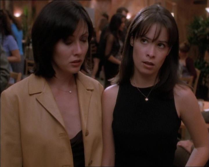 Charmed-Online_dot_net-1x02IveGotYouUnderMySkin1265.jpg Charmed-Online_dot_net-1x02IveGotYouUnderMySkin1265.jpg