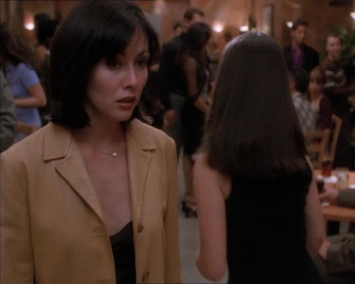 Charmed-Online_dot_net-1x02IveGotYouUnderMySkin1267.jpg Charmed-Online_dot_net-1x02IveGotYouUnderMySkin1267.jpg