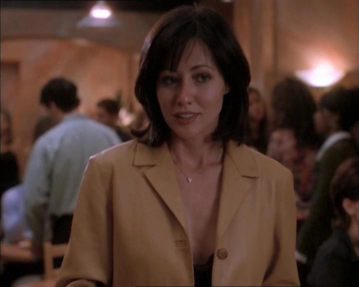 Charmed-Online_dot_net-1x02IveGotYouUnderMySkin1270.jpg