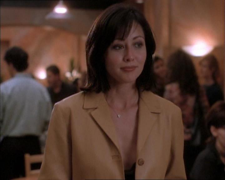 Charmed-Online_dot_net-1x02IveGotYouUnderMySkin1271.jpg