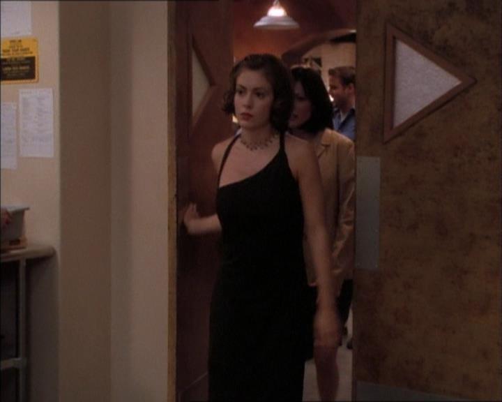 Charmed-Online_dot_net-1x02IveGotYouUnderMySkin1295.jpg Charmed-Online_dot_net-1x02IveGotYouUnderMySkin1295.jpg