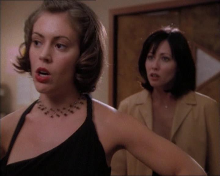 Charmed-Online_dot_net-1x02IveGotYouUnderMySkin1297.jpg Charmed-Online_dot_net-1x02IveGotYouUnderMySkin1297.jpg