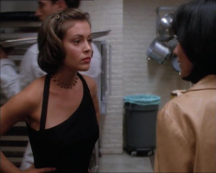 Charmed-Online_dot_net-1x02IveGotYouUnderMySkin1298.jpg Charmed-Online_dot_net-1x02IveGotYouUnderMySkin1298.jpg