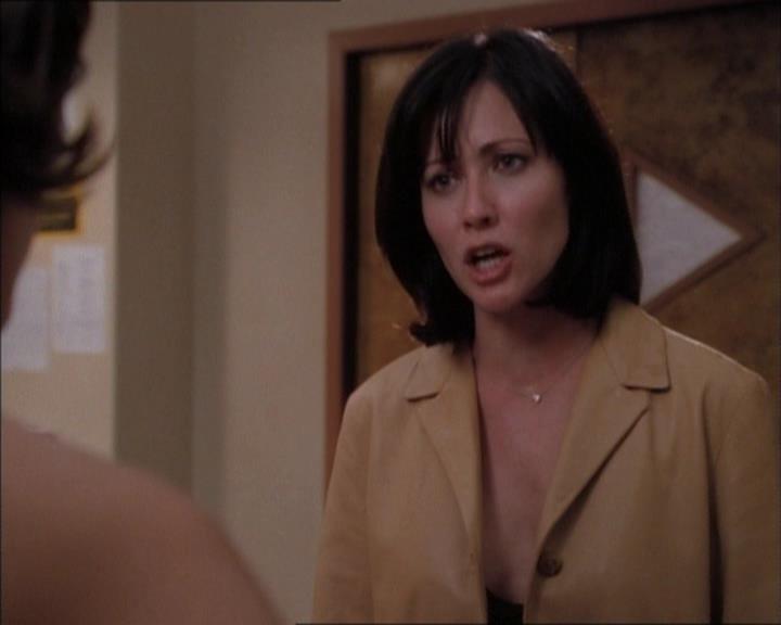 Charmed-Online_dot_net-1x02IveGotYouUnderMySkin1305.jpg Charmed-Online_dot_net-1x02IveGotYouUnderMySkin1305.jpg