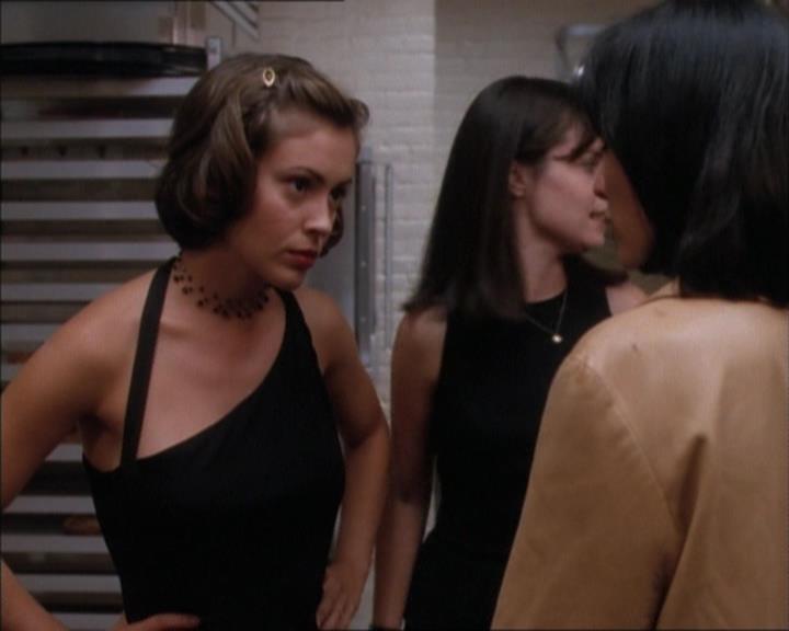 Charmed-Online_dot_net-1x02IveGotYouUnderMySkin1309.jpg Charmed-Online_dot_net-1x02IveGotYouUnderMySkin1309.jpg