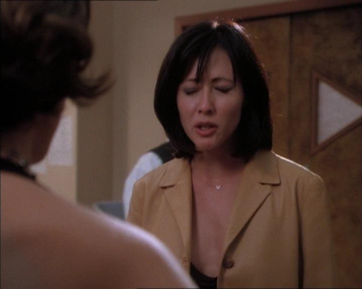 Charmed-Online_dot_net-1x02IveGotYouUnderMySkin1310.jpg Charmed-Online_dot_net-1x02IveGotYouUnderMySkin1310.jpg