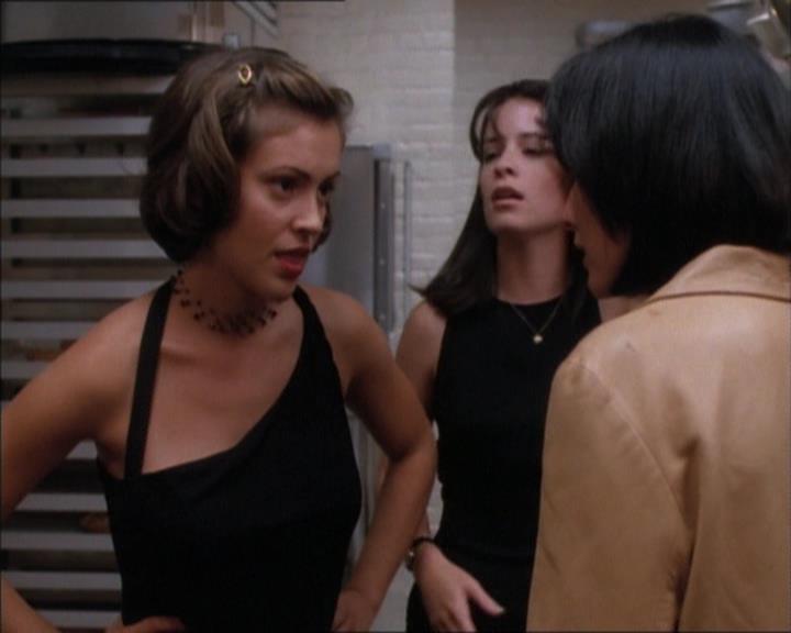 Charmed-Online_dot_net-1x02IveGotYouUnderMySkin1311.jpg Charmed-Online_dot_net-1x02IveGotYouUnderMySkin1311.jpg