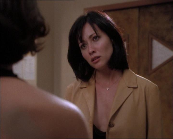 Charmed-Online_dot_net-1x02IveGotYouUnderMySkin1315.jpg Charmed-Online_dot_net-1x02IveGotYouUnderMySkin1315.jpg