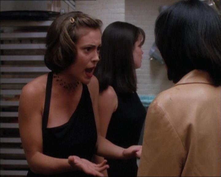 Charmed-Online_dot_net-1x02IveGotYouUnderMySkin1318.jpg Charmed-Online_dot_net-1x02IveGotYouUnderMySkin1318.jpg