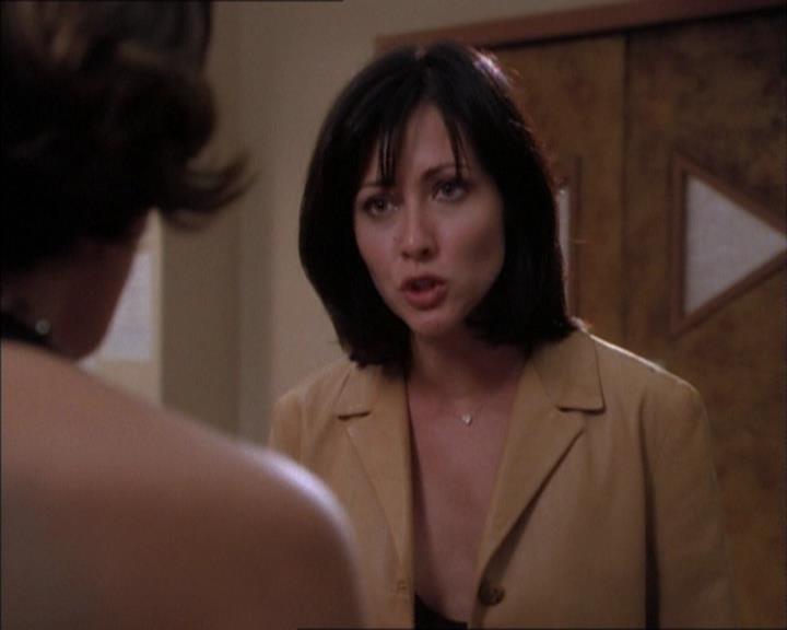 Charmed-Online_dot_net-1x02IveGotYouUnderMySkin1320.jpg Charmed-Online_dot_net-1x02IveGotYouUnderMySkin1320.jpg