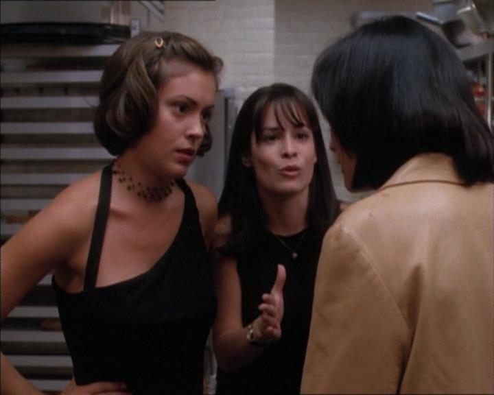 Charmed-Online_dot_net-1x02IveGotYouUnderMySkin1324.jpg Charmed-Online_dot_net-1x02IveGotYouUnderMySkin1324.jpg