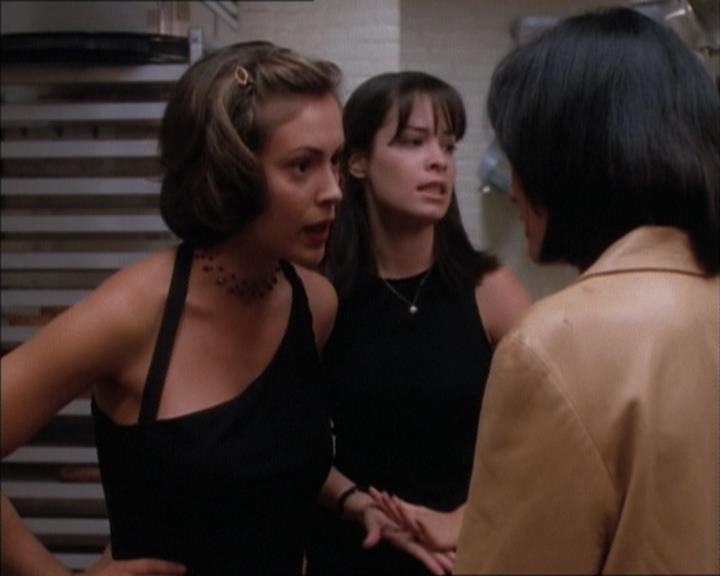 Charmed-Online_dot_net-1x02IveGotYouUnderMySkin1326.jpg Charmed-Online_dot_net-1x02IveGotYouUnderMySkin1326.jpg