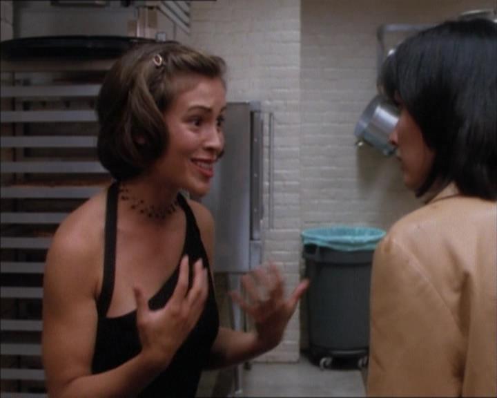 Charmed-Online_dot_net-1x02IveGotYouUnderMySkin1341.jpg Charmed-Online_dot_net-1x02IveGotYouUnderMySkin1341.jpg