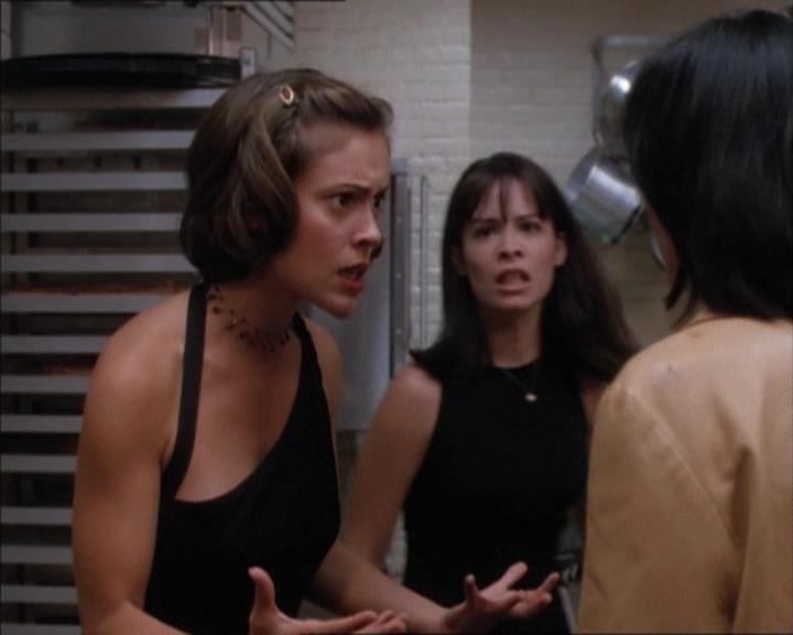 Charmed-Online_dot_net-1x02IveGotYouUnderMySkin1342.jpg Charmed-Online_dot_net-1x02IveGotYouUnderMySkin1342.jpg