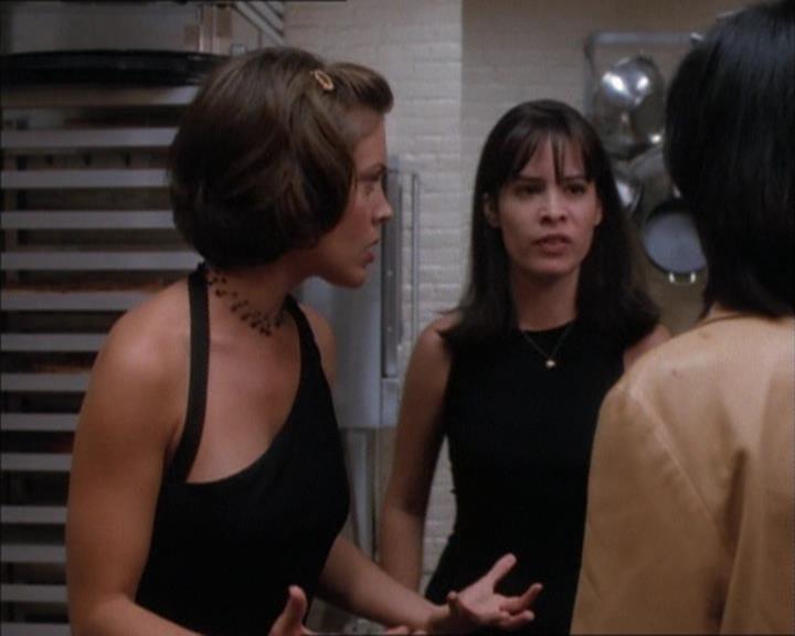 Charmed-Online_dot_net-1x02IveGotYouUnderMySkin1343.jpg Charmed-Online_dot_net-1x02IveGotYouUnderMySkin1343.jpg