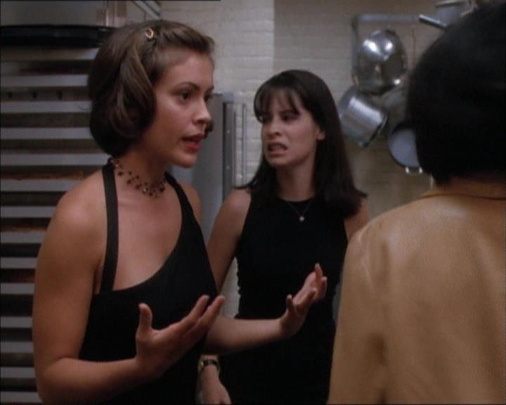 Charmed-Online_dot_net-1x02IveGotYouUnderMySkin1344.jpg Charmed-Online_dot_net-1x02IveGotYouUnderMySkin1344.jpg