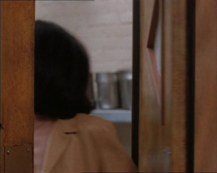 Charmed-Online_dot_net-1x02IveGotYouUnderMySkin1350.jpg Charmed-Online_dot_net-1x02IveGotYouUnderMySkin1350.jpg