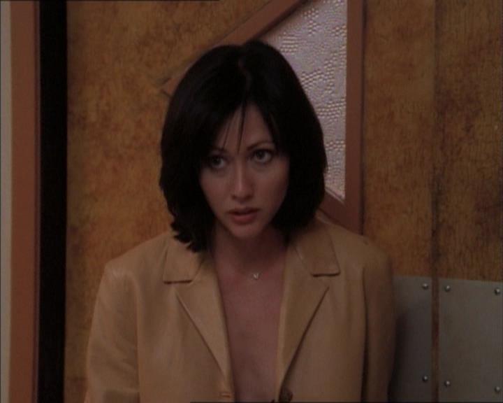 Charmed-Online_dot_net-1x02IveGotYouUnderMySkin1364.jpg Charmed-Online_dot_net-1x02IveGotYouUnderMySkin1364.jpg