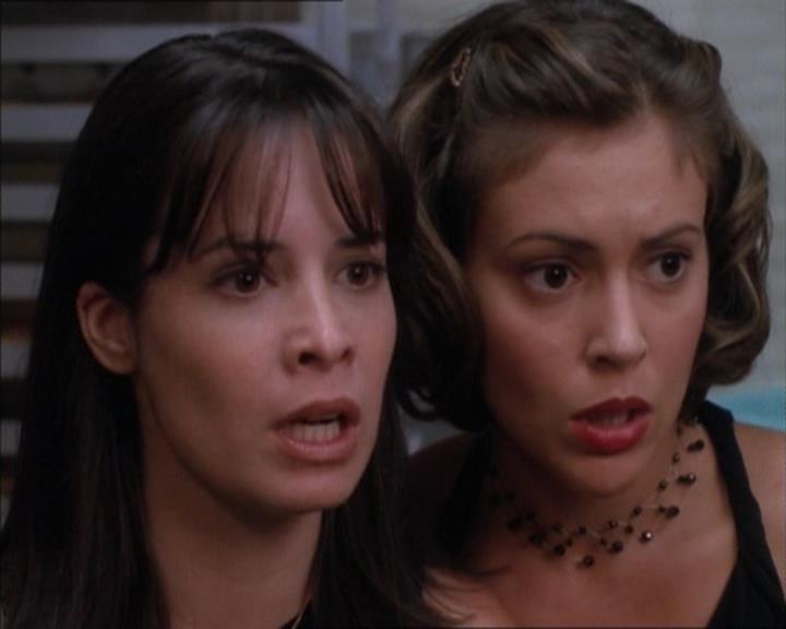 Charmed-Online_dot_net-1x02IveGotYouUnderMySkin1372.jpg