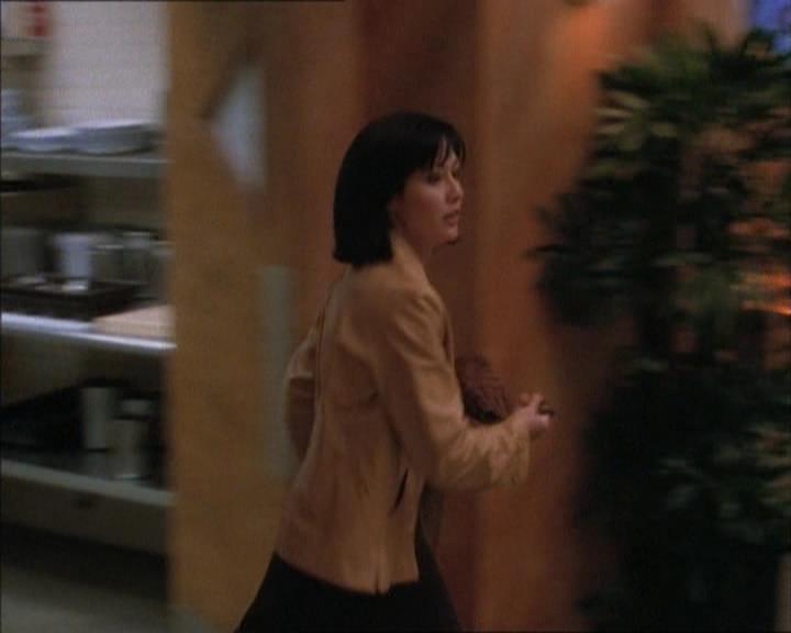 Charmed-Online_dot_net-1x02IveGotYouUnderMySkin1374.jpg Charmed-Online_dot_net-1x02IveGotYouUnderMySkin1374.jpg