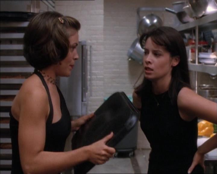 Charmed-Online_dot_net-1x02IveGotYouUnderMySkin1381.jpg Charmed-Online_dot_net-1x02IveGotYouUnderMySkin1381.jpg