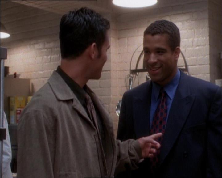 Charmed-Online_dot_net-1x02IveGotYouUnderMySkin1391.jpg Charmed-Online_dot_net-1x02IveGotYouUnderMySkin1391.jpg