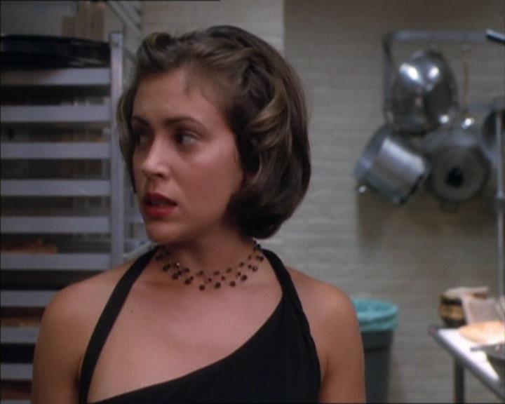 Charmed-Online_dot_net-1x02IveGotYouUnderMySkin1412.jpg Charmed-Online_dot_net-1x02IveGotYouUnderMySkin1412.jpg